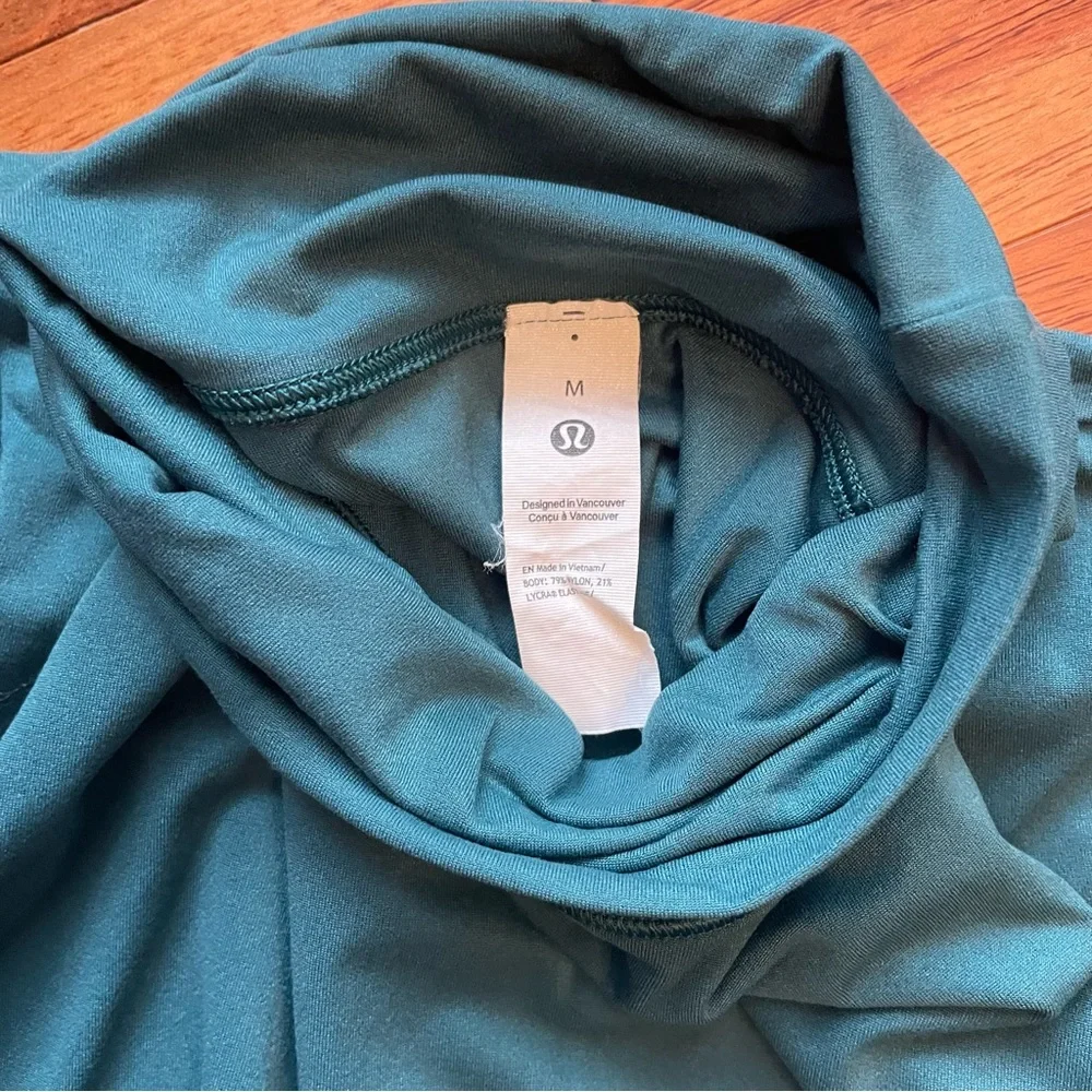 lululemon athletica stylish teal